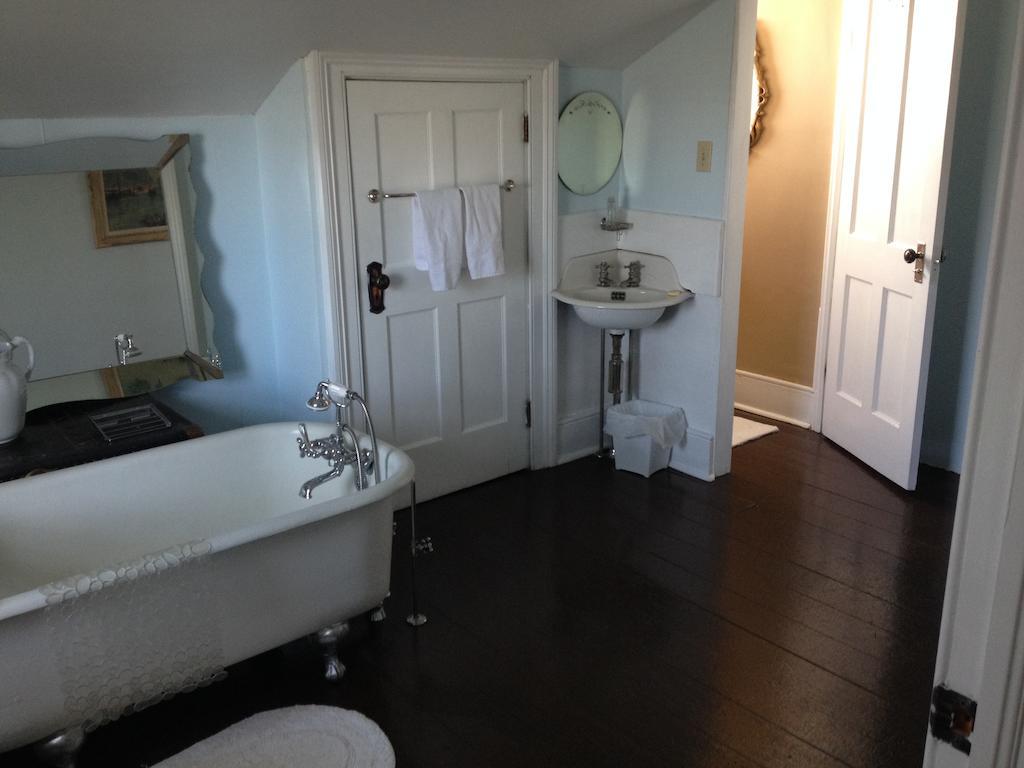 Alliston Stevenson Farms-Harvest Spa B & B الغرفة الصورة